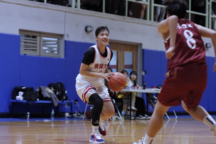 圖片標題:batch_圖七：球員在比賽中奮戰。_0