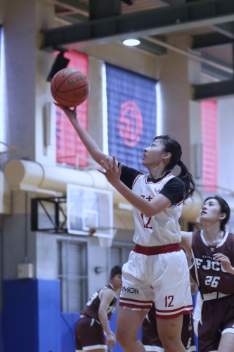 圖片標題:batch_圖九：球員在比賽中奮戰。_0