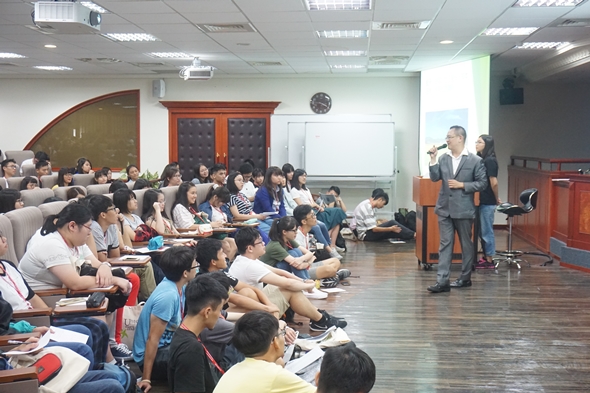 圖片標題:法律系學系輔導