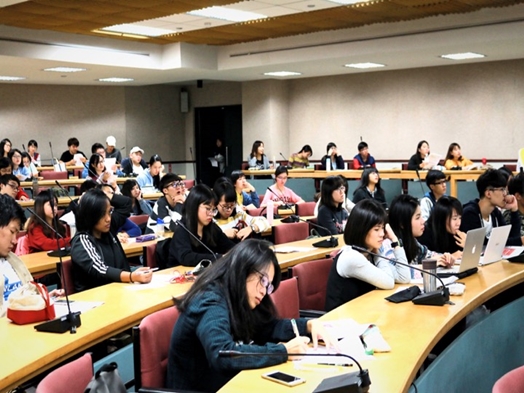 圖片標題:同學聽講