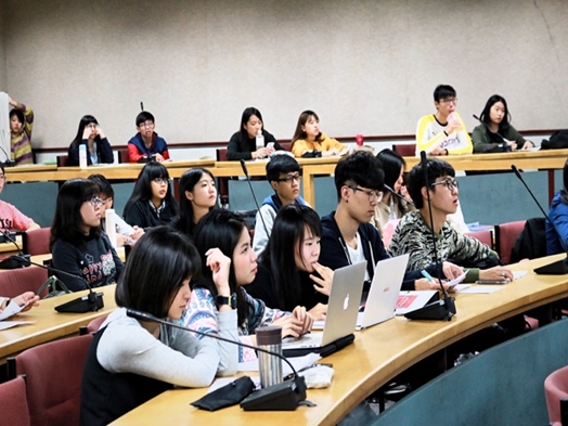 圖片標題:同學聽講2