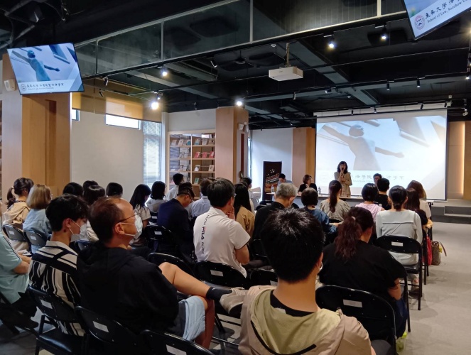 圖片標題:batch_圖七_法學院陳汝吟副院長於高雄場致歡迎辭