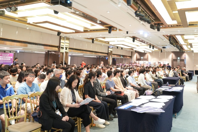 圖片標題:batch_圖二_臺中場申請入學考生及家長出席情形