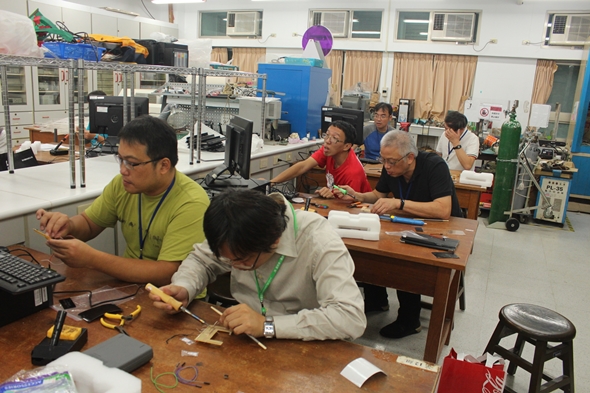 圖片標題:圖八電路版焊接情形