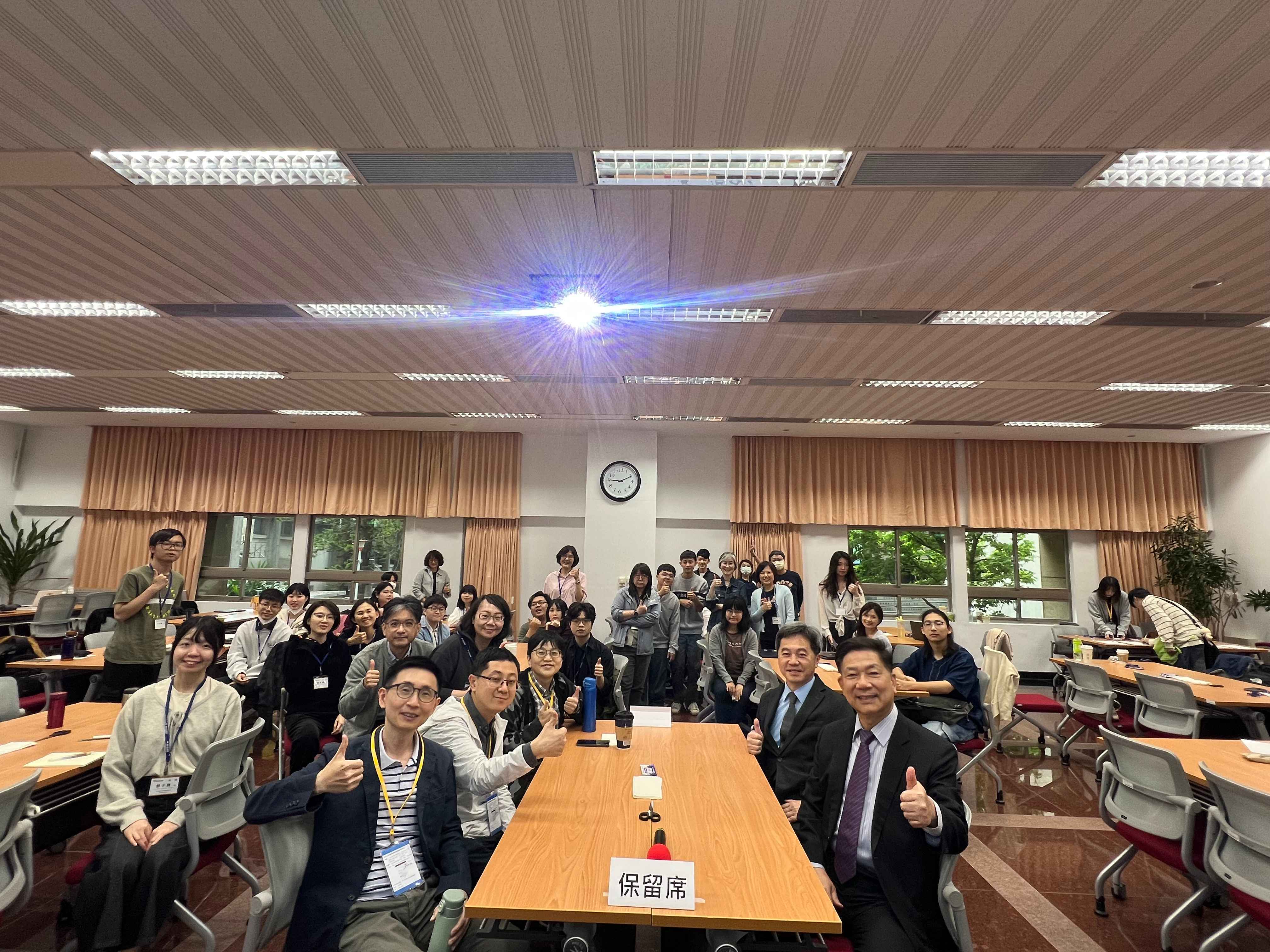 圖片標題:2.校長、副校長出席開幕大合照