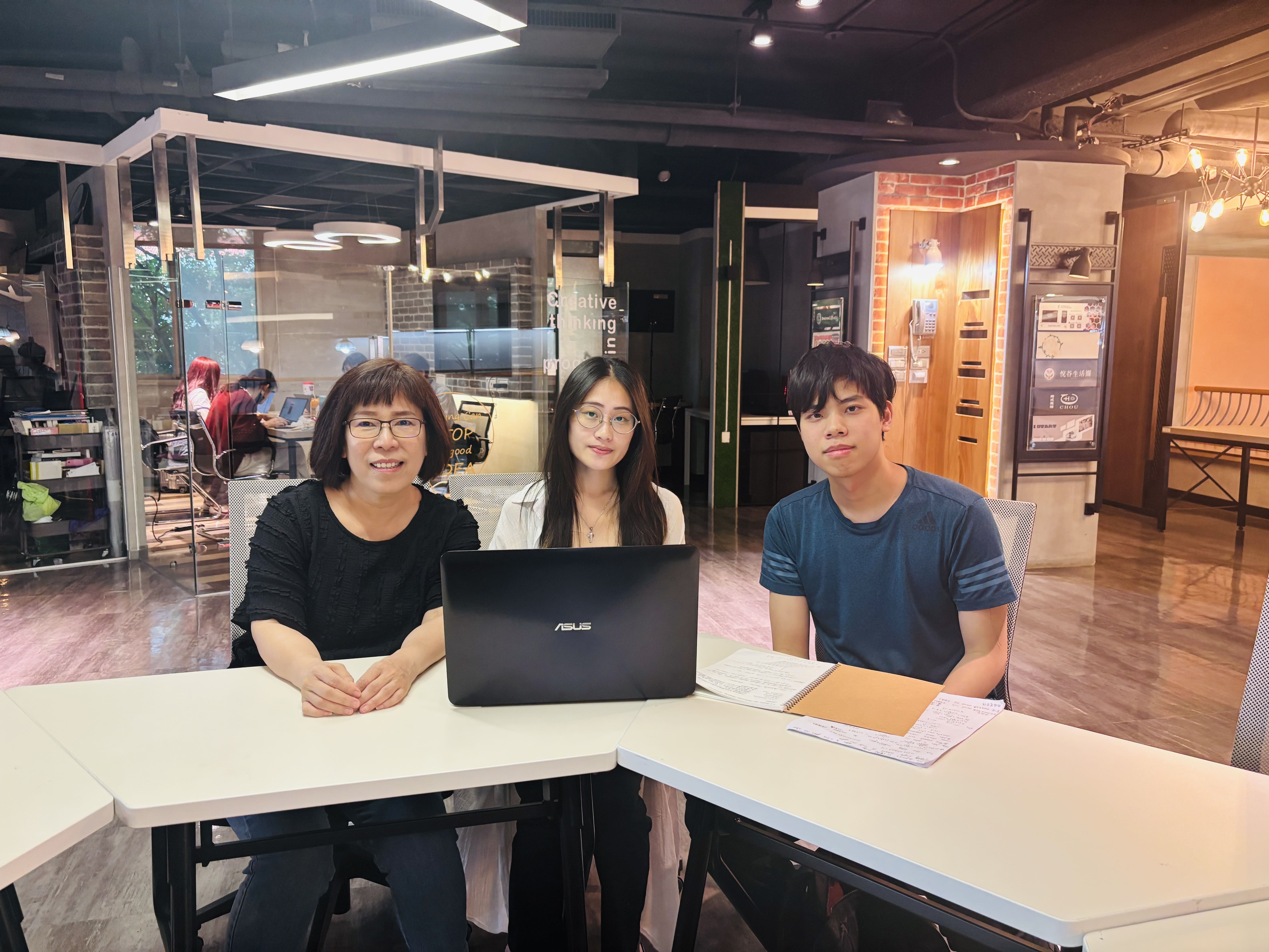 圖片標題:3_拾起希望與創創老師合影