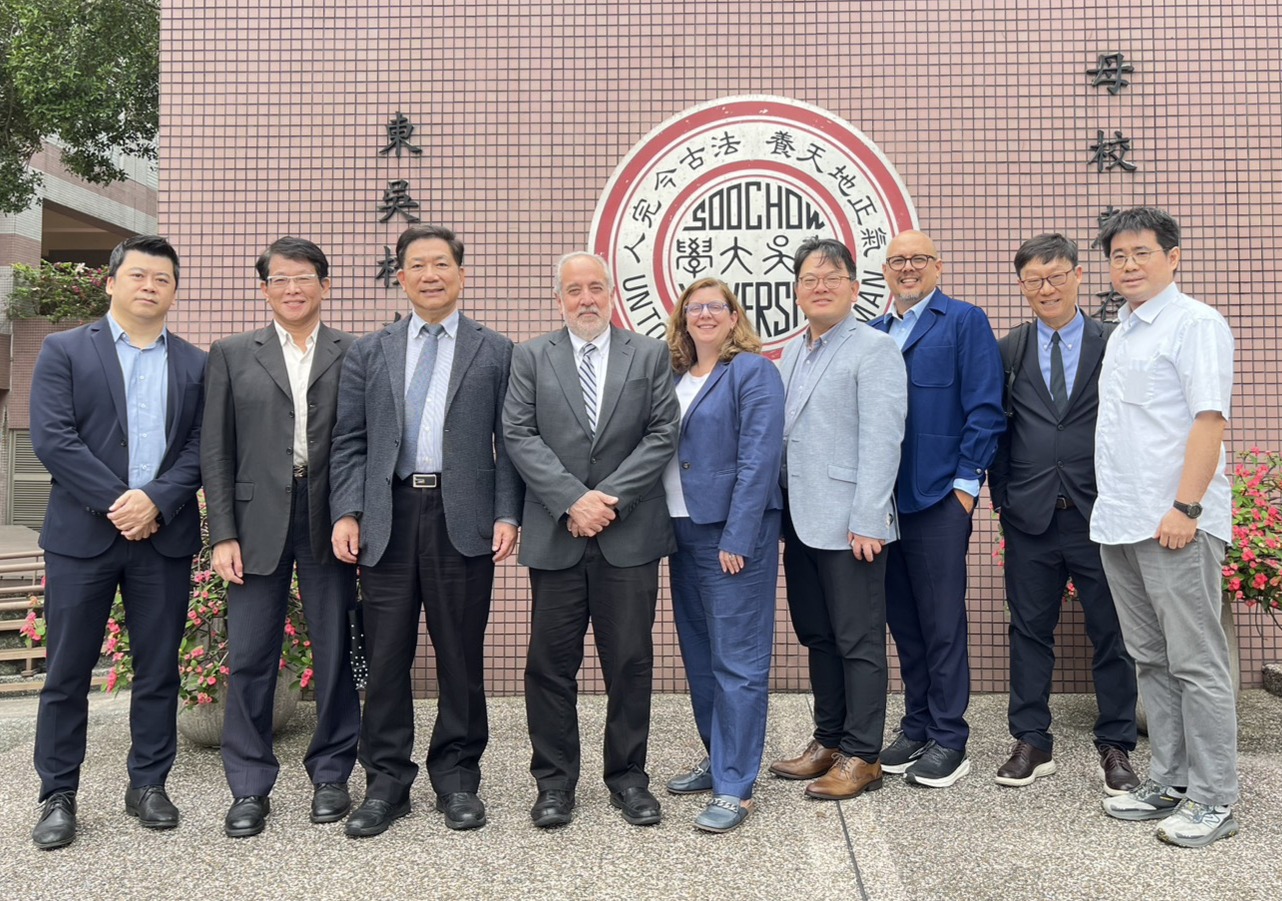 圖片標題:1._外賓合影(修)