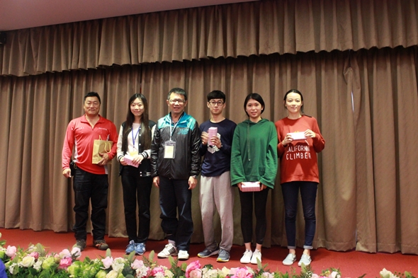 圖片標題:與校長互動