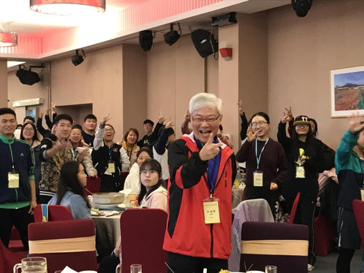 圖片標題:與校長猜拳對戰