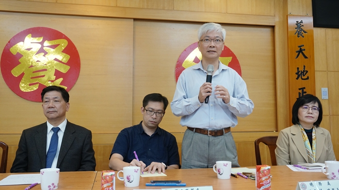 圖片標題:13 總務長阮金祥回答同學問題