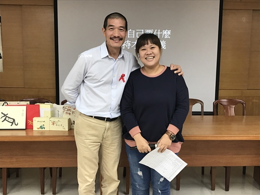 圖片標題:阿原老師與德育中心玉婷老師