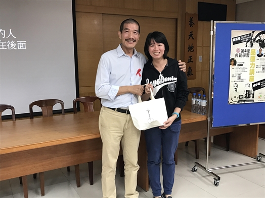 圖片標題:阿原老師與德育中心伶鯉老師