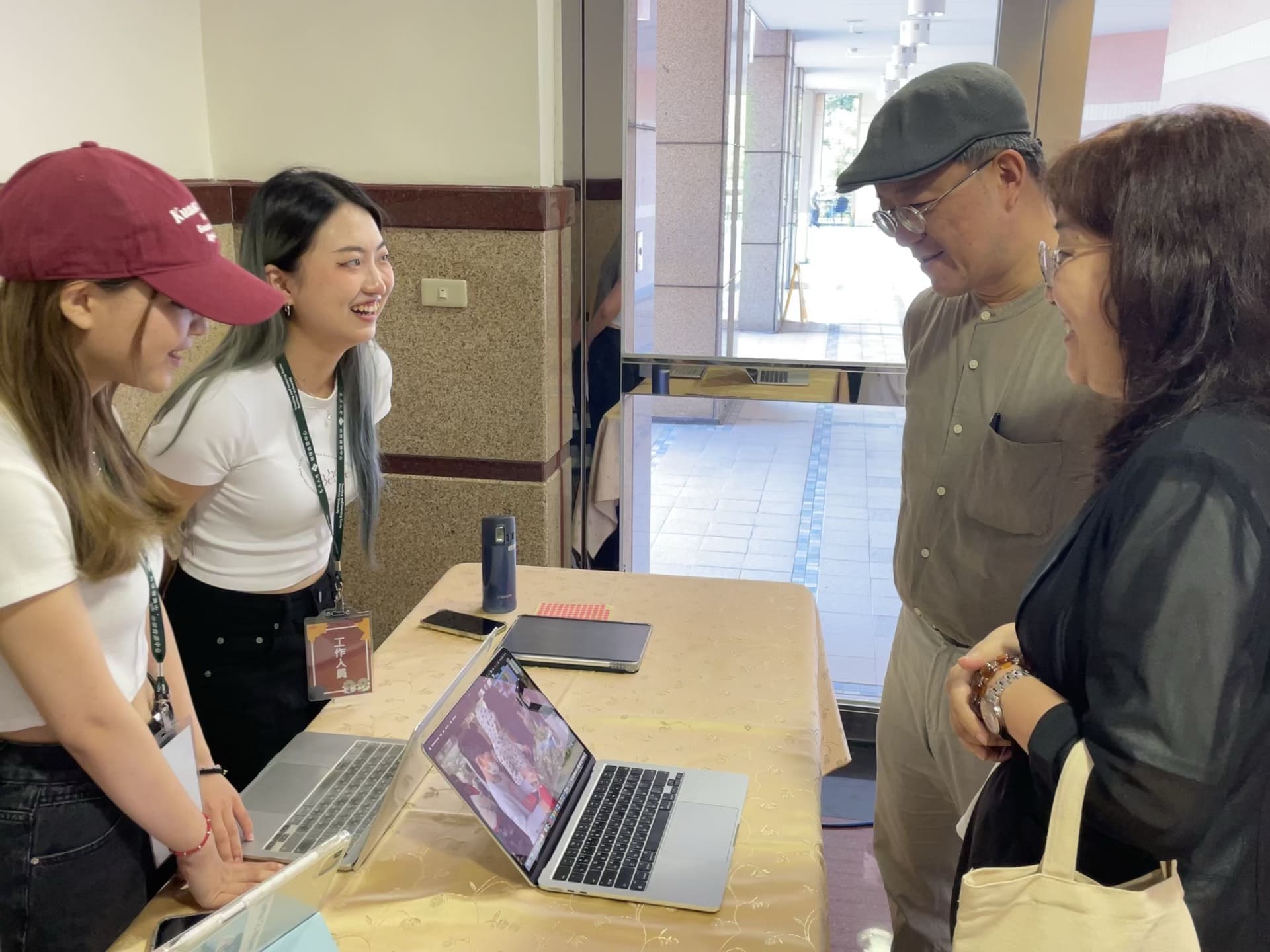 圖片標題:學生講解-3