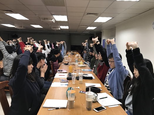 圖片標題:現場同學肢體伸展