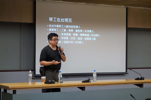 圖片標題:01林講師演講中