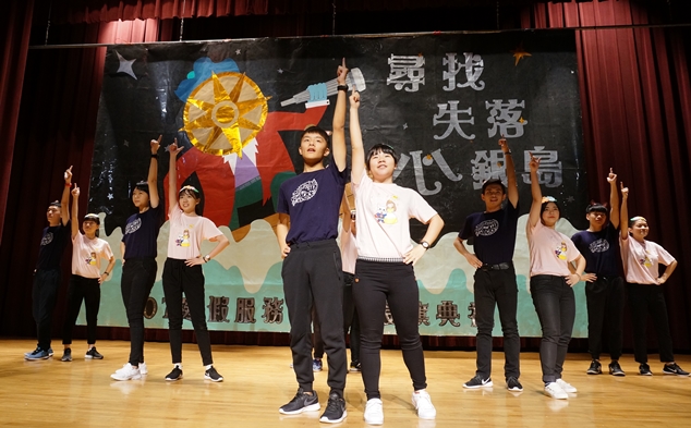 圖片標題:01 服務隊隊員們帶來活力四射的舞蹈