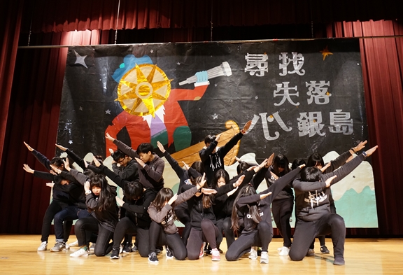 圖片標題:02服務隊隊員們帶來活力四射的舞蹈