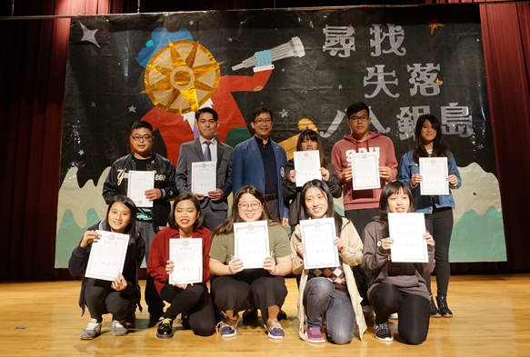 圖片標題:05學務長蕭宏宜頒發社團獎學金