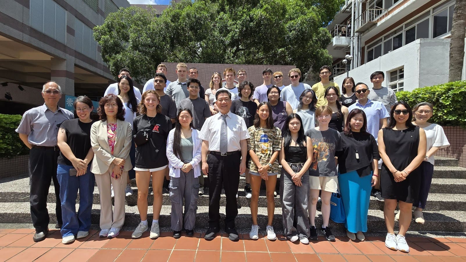 圖片標題:2025.06.02 美國查普曼大學及要塞軍校與校長合照 (1)