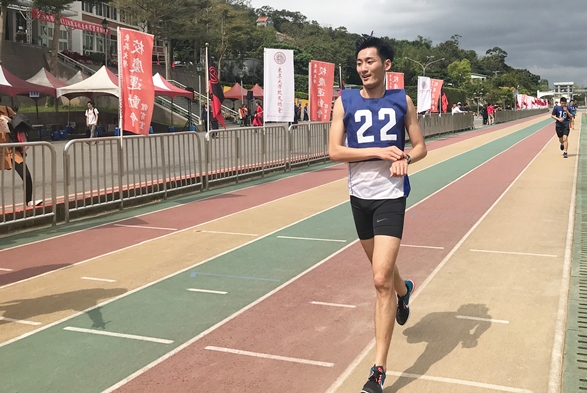 圖片標題:男子冠軍衝刺