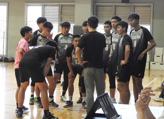 圖片標題:03 男排戰術討論