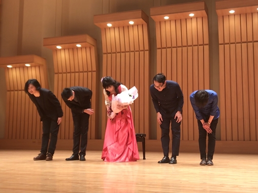 圖片標題:6鞠躬謝幕