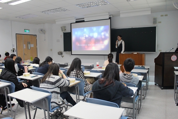 圖片標題:同學認真聽講03