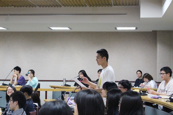 圖片標題:同學勇敢表達想法