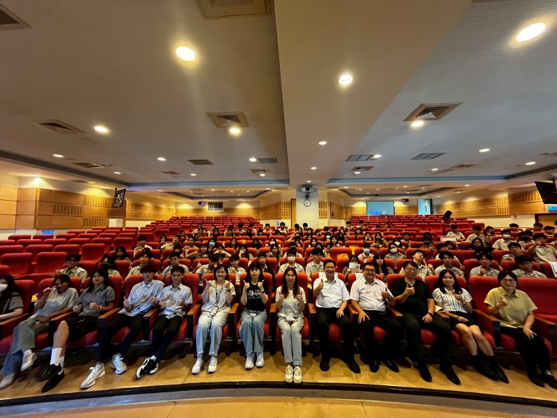 圖片標題:詹乾隆校長與淡江中學參與外雙溪校區營隊師生合影