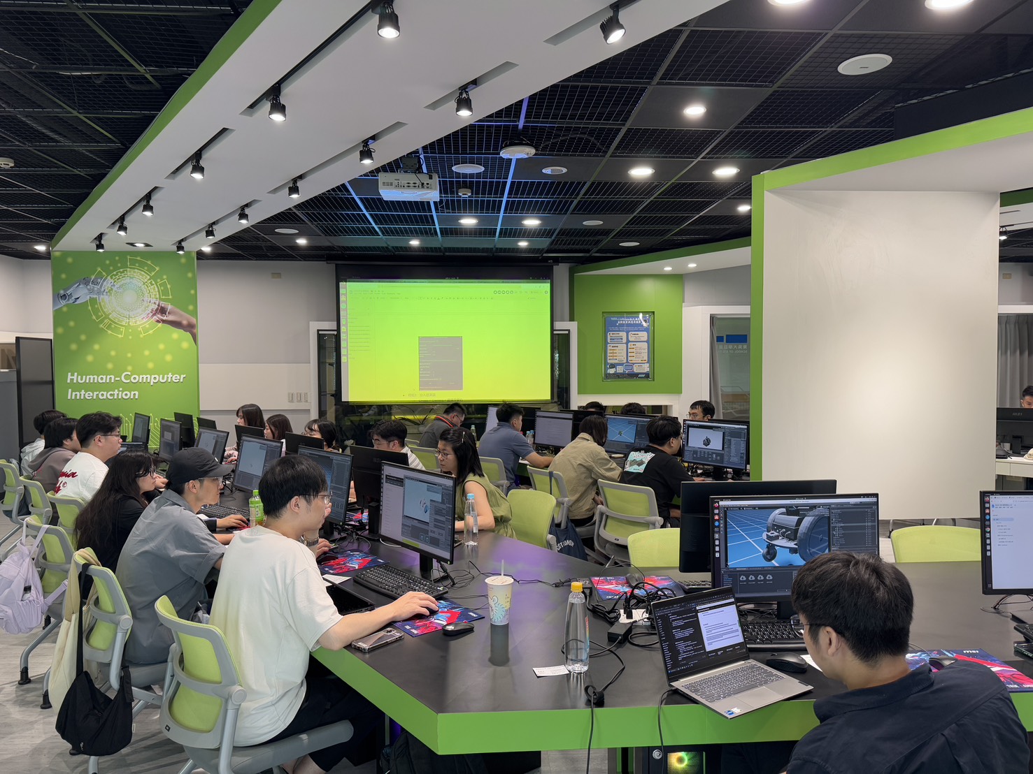 圖片標題:圖三、首場「NVIDIA Robotics及Omniverse技術培訓課程」協助企業培訓AI人才。