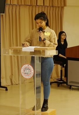 圖片標題:01 參賽同學在台上口譯