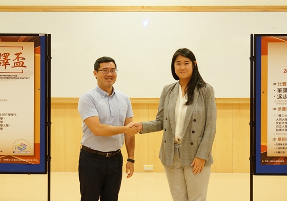 圖片標題:09 Danny老師頒獎第三名