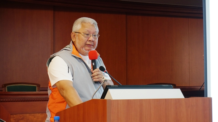 圖片標題:01 聯合醫院總院長黃勝堅給同學們上課