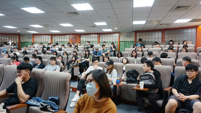 圖片標題:05 同學們認真傾聽