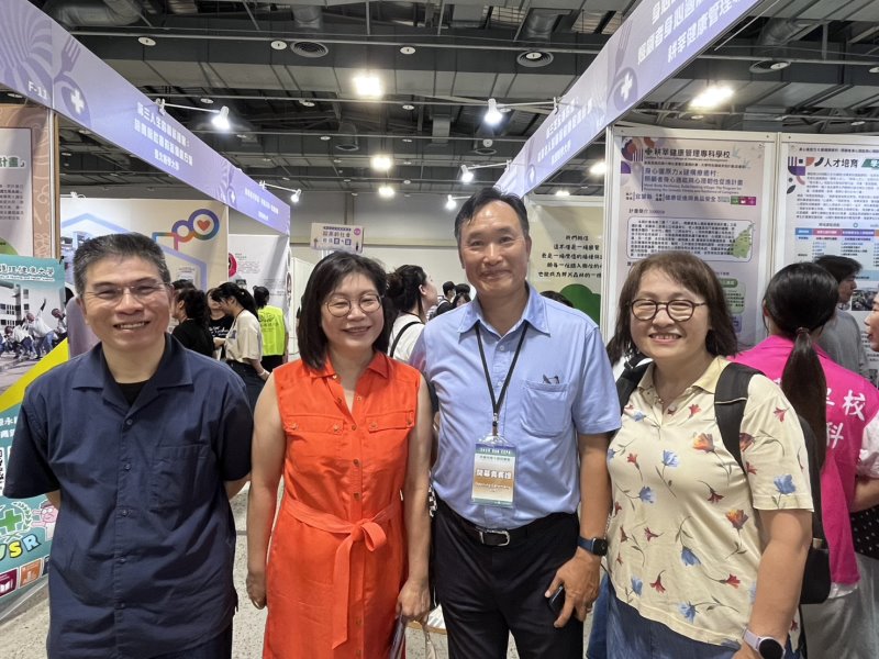 圖片標題:上傳_與實踐大學的計畫團隊合照