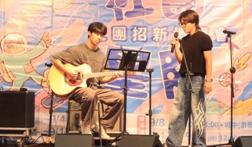 圖片標題:社團招新動態展演精彩表演 (城中吉他社)--
