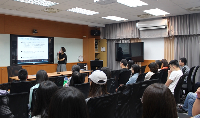 圖片標題:觀眾專心聽講