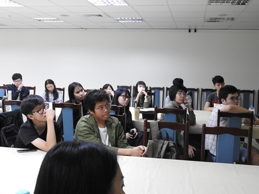 圖片標題:04 同學們認真聽講