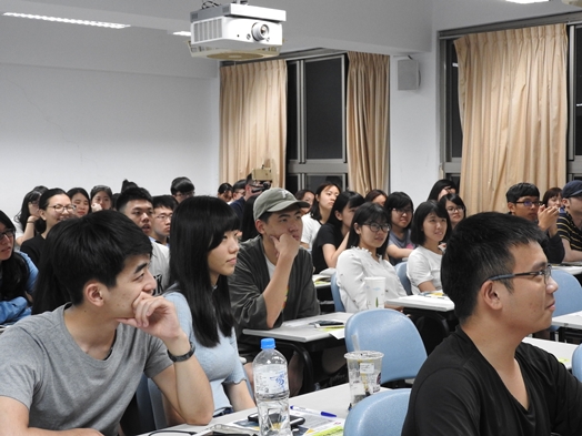 圖片標題:04 同學們專心聽講