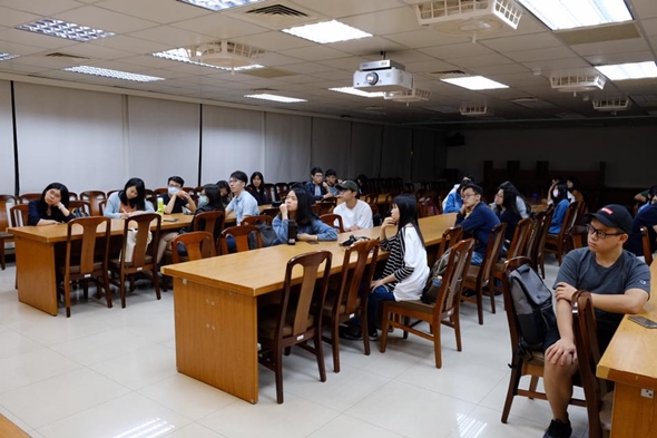 圖片標題:4.同學聽講畫面