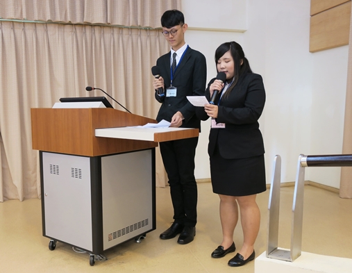 圖片標題:05 下半場司儀組介紹活動流程