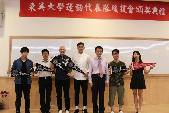 圖片標題:05校代表隊畢業生合照