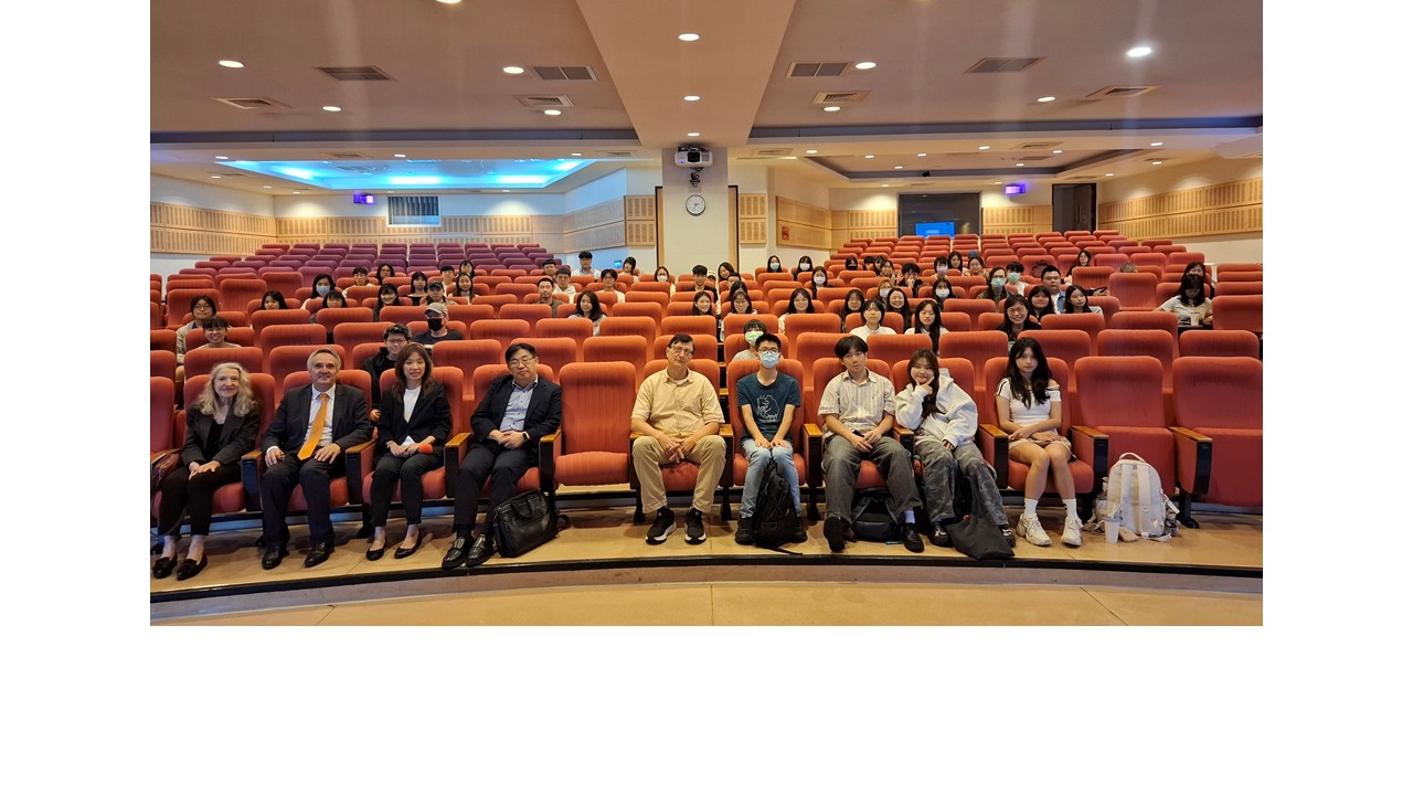 圖片標題:德克爾教授演講3