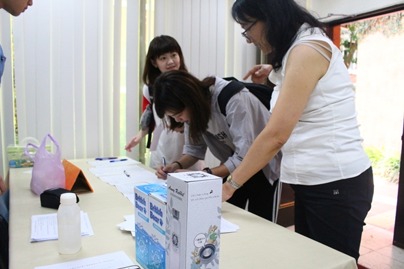 圖片標題:健諮中心老師熱烈歡迎同學報名