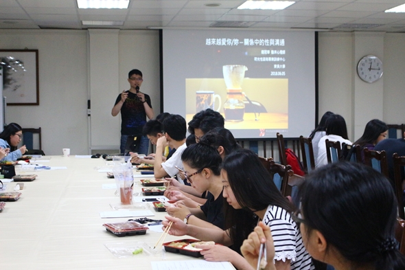 圖片標題:講師大方分享自身經驗