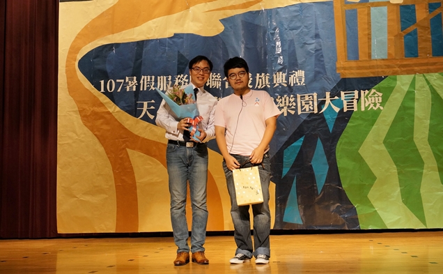 圖片標題:06 譚志祥學長與典禮總召合影