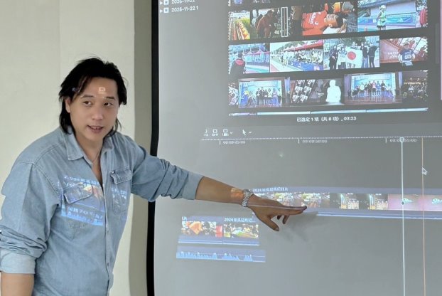 圖片標題:綠光影音行銷公司丁名杰導演講授影片剪輯技巧
