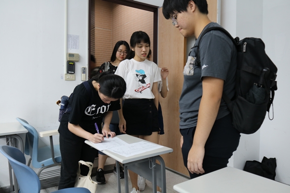 圖片標題:本校同學熱列參與此次活動