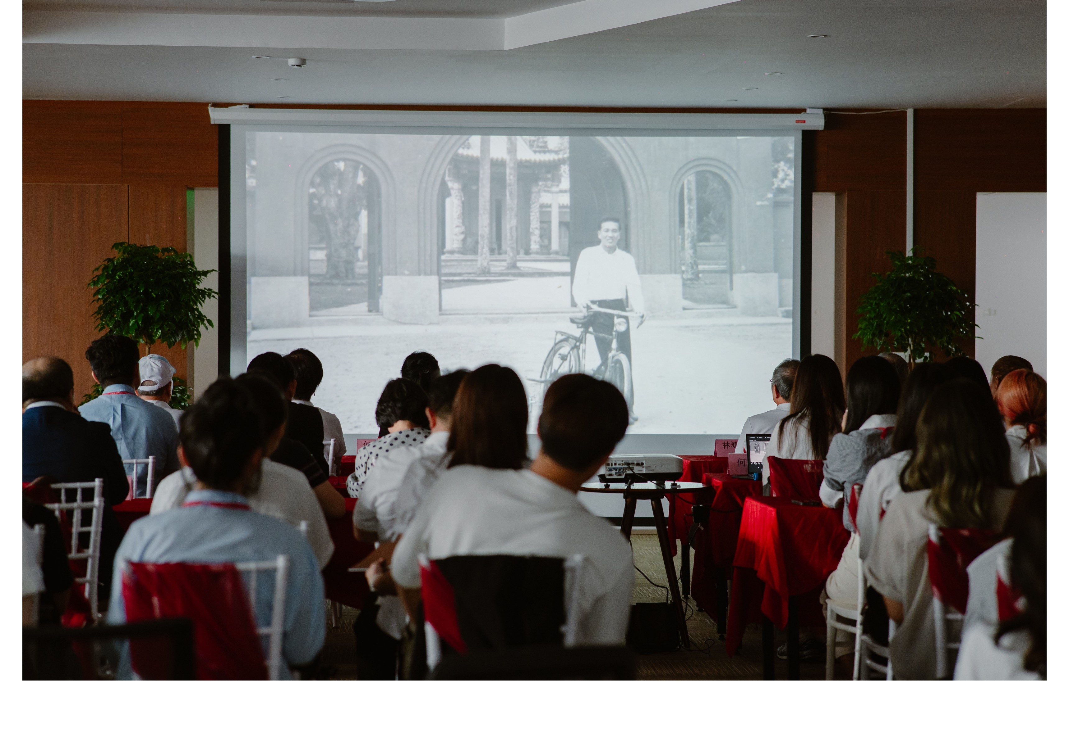 圖片標題:企管系師生赴越南河內台資企業參訪2