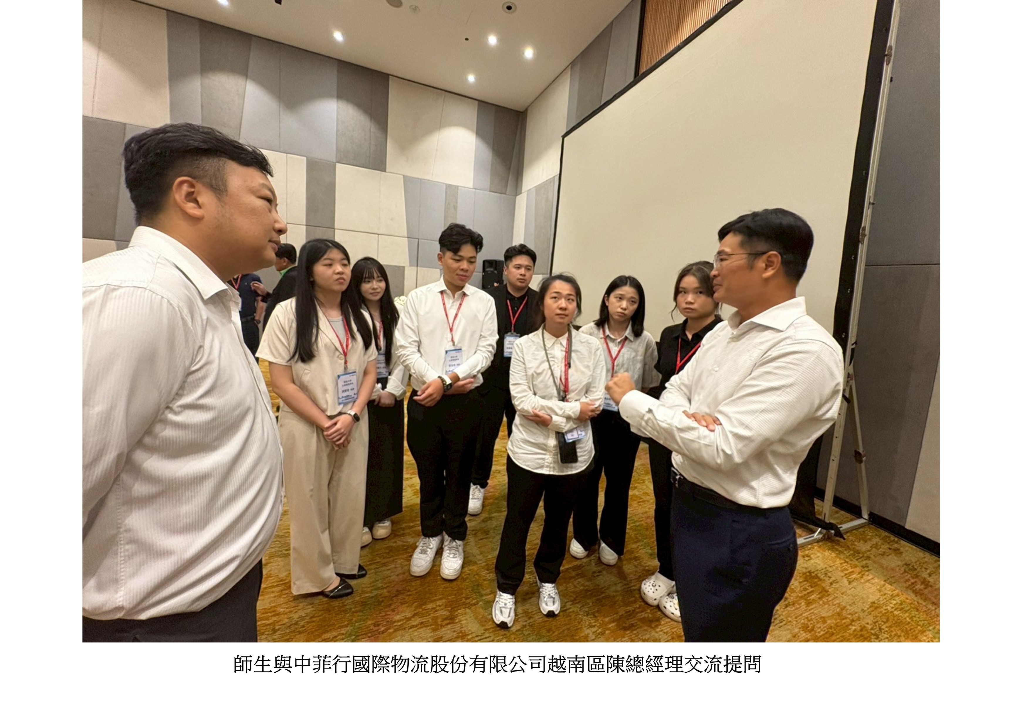 圖片標題:企管系師生赴越南河內台資企業參訪4